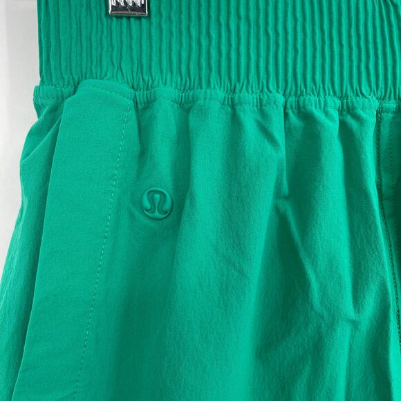 Lululemon Stretch Woven Relaxed Fit HR Shorts Small Green - Picture 5 of 8